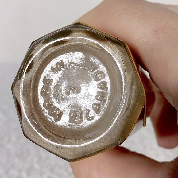 Vintage Revelatoke British Columbia Glass Salt & Pepper Shakers - Picture 7 of 9